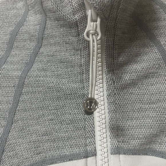 Lululemon define jacket size 6 - Picture 4 of 6